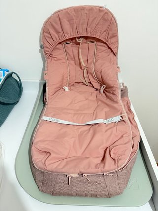Saco invierno silla bebé rosa.