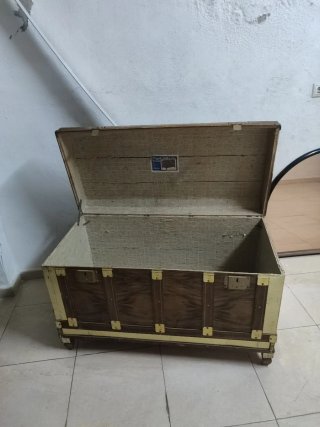 Baúl vintage madera y metal