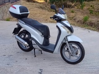 Honda SH 125i Scooter Blanca y Negra