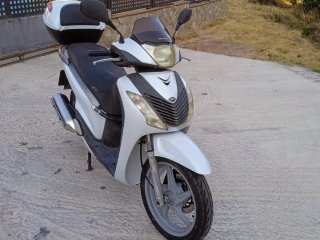 Honda SH 125i Scooter Blanca y Negra