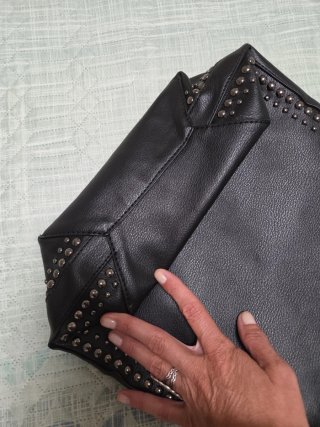 Bolso negro tachuelas sin estrenar