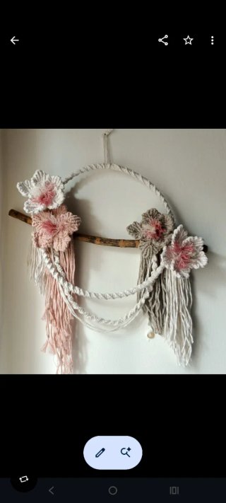 Fuoriporta decorativo con fiori.