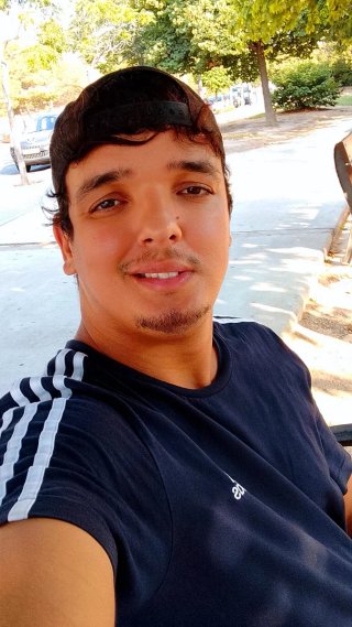 Buscando trabajo cualquier cosa por favor