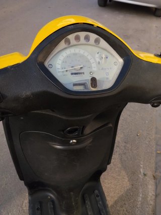 Piaggio Liberty 125cc Scooter Amarillo