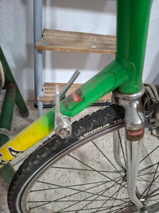 Bicicleta Orbea verde y amarilla