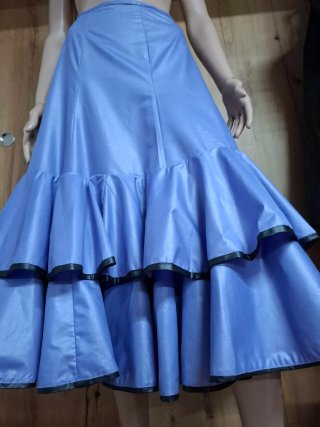 Falda flamenca azul volantes