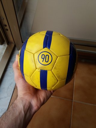 pallina nike 90 gialla blu e nera