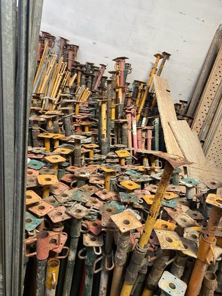 Herramientas de construcción varias en Almendralej