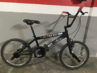 Bicicleta BMX Negra