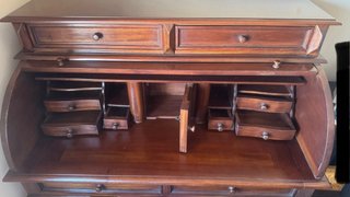 Escritorio de madera hecho a mano