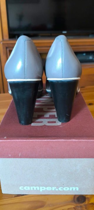 Zapatos de salón Camper grises