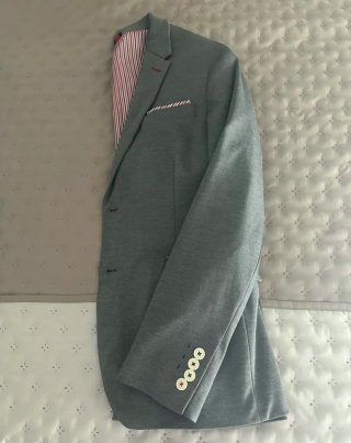 Traje de caballero. Chaqueta T.52 y pantalón T.42.