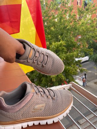 Zapatillas Skechers Gris y Dorado