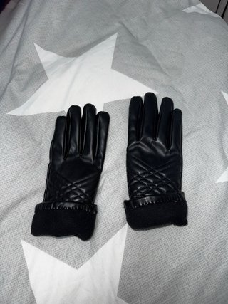Guantes de piel negros acolchados