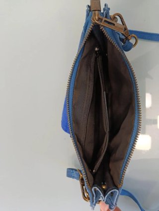 Bolso ante azul