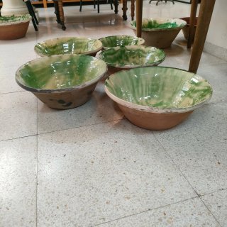 Antiguos lebrillos de cerámica