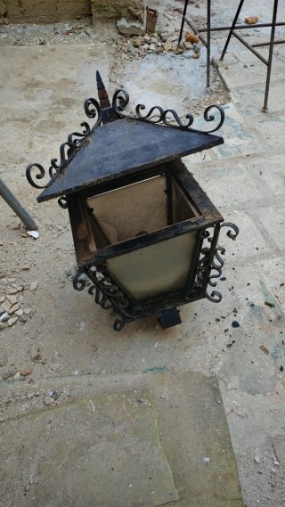 Farol de forja negro