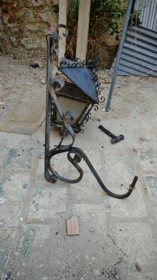 Farol de forja negro