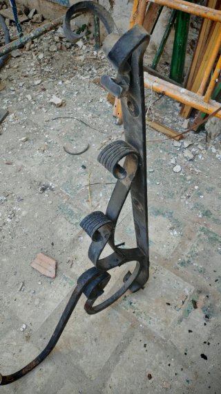 Farol de forja negro
