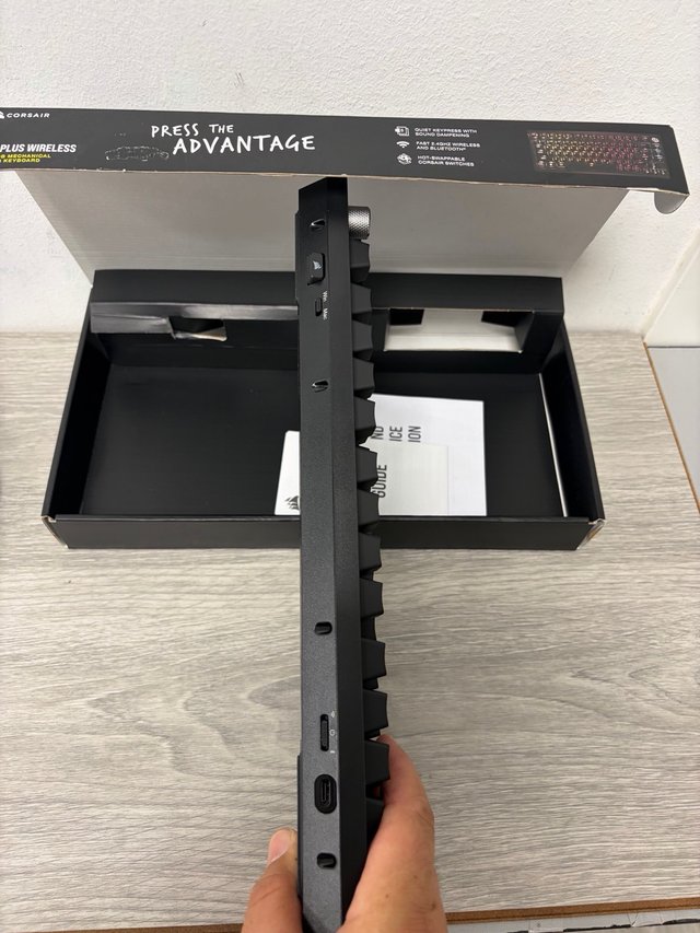 Corsair K65 Plus Wireless 75% RGB Teclado Mecánico