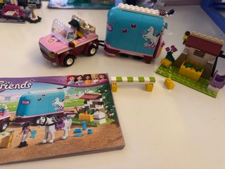 Lego Friends Coche y Caballos