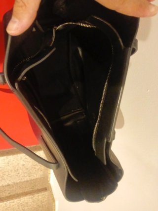 Bolso grande negro con tachuelas