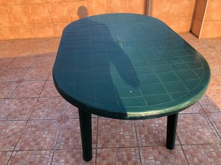 Mesa de jardín ovalada de plástico
