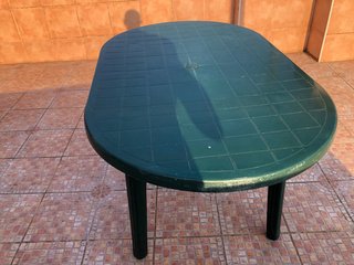 Mesa de jardín ovalada de plástico