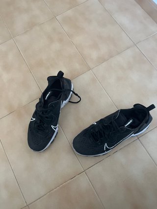 Nike React Negras y Blancas