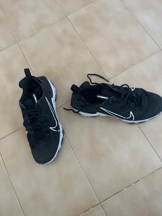 Nike React Negras y Blancas