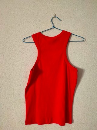 Camiseta tirantes roja Noisy May sin estrenar