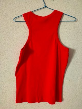 Camiseta tirantes roja Noisy May sin estrenar