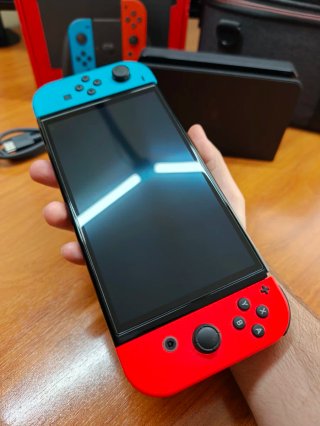 Nintendo Switch OLED + Custodia Premium