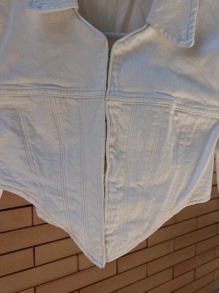 Chaqueta ZARA vaquera blanca cropped
