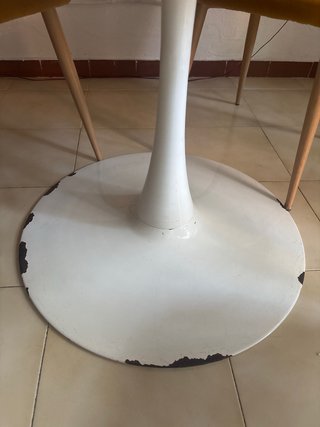 Mesa de comedor redonda estilo Tulip.