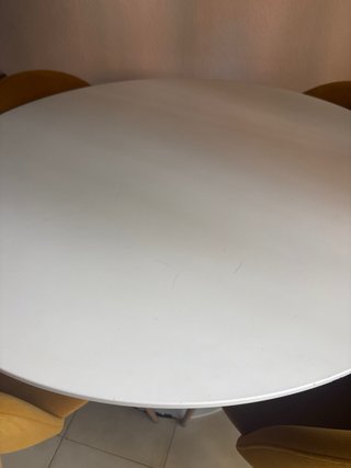 Mesa de comedor redonda estilo Tulip.