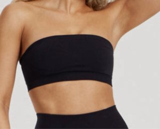Top deportivo negro sin tirantes