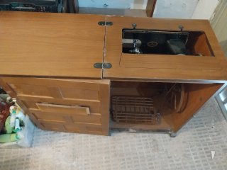 Máquina de coser Alfa antigua