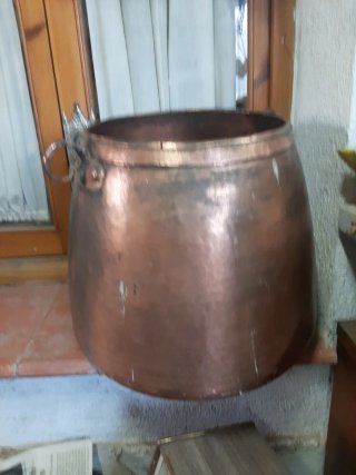 Marmita antigua grande de cobre