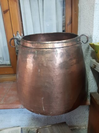 Marmita antigua grande de cobre