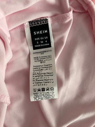 Falda-pantalón rosa fruncida.