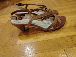 Sandalias tacón color camel
