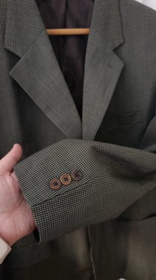 Traje de vestir gris y marrón