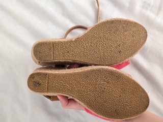 REGALO Sandalias cuña Comfort Life rosa y marrón