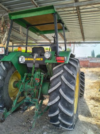 Tractor John Deere con pala frontal