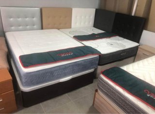 Cama abatible con gran capacidad de almacenamiento