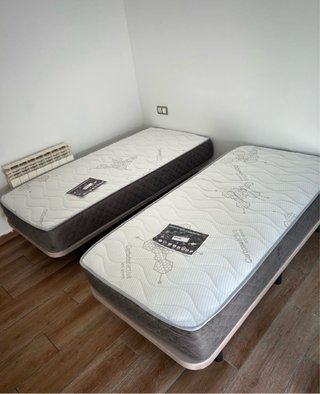 Cama abatible con gran capacidad de almacenamiento