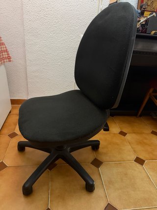 Silla de oficina negra