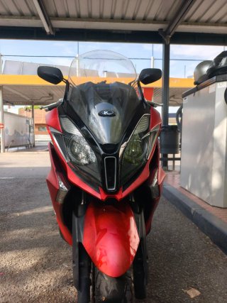Kymco Super Dink Maxi Scooter Roja 125cc