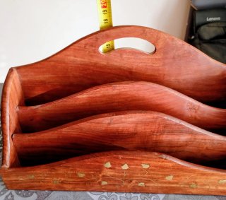 Portacartas de madera con diseño floral